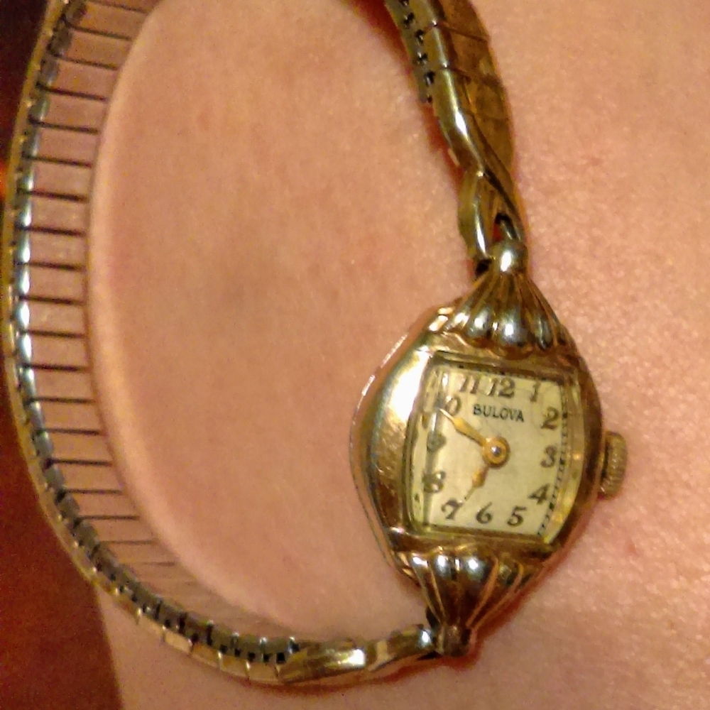 Vintage Ladie's Bulova Gold Watch